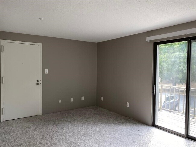 Building Photo - 8 Village Hill Ln