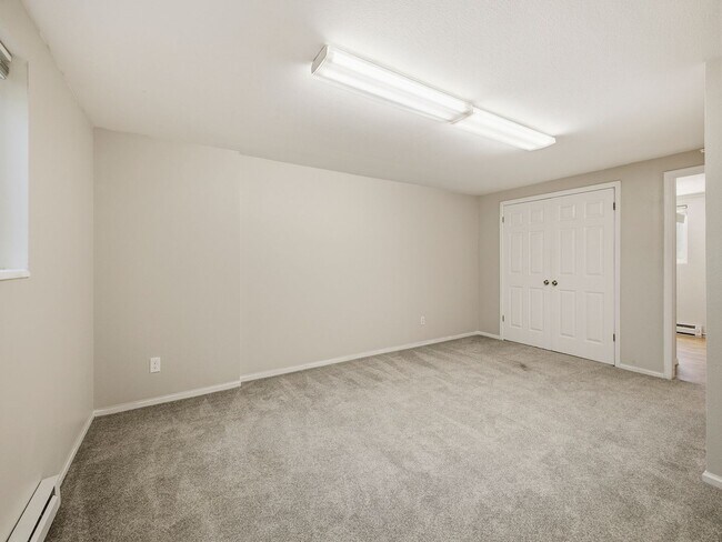 Building Photo - 2828 Silverplume Dr