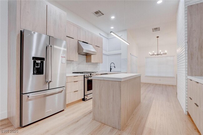 Building Photo - 8608 Highacre Dr