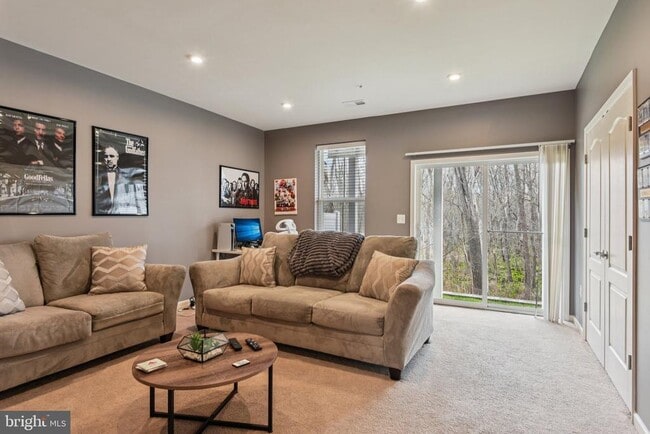 Building Photo - 1306 Hawk Hollow Dr