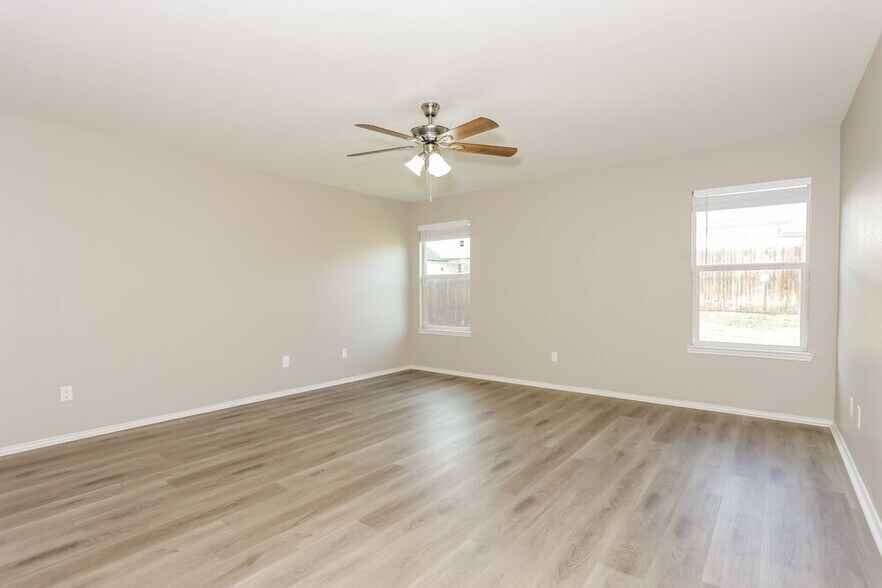 Building Photo - 10321 Fossil Valley Dr