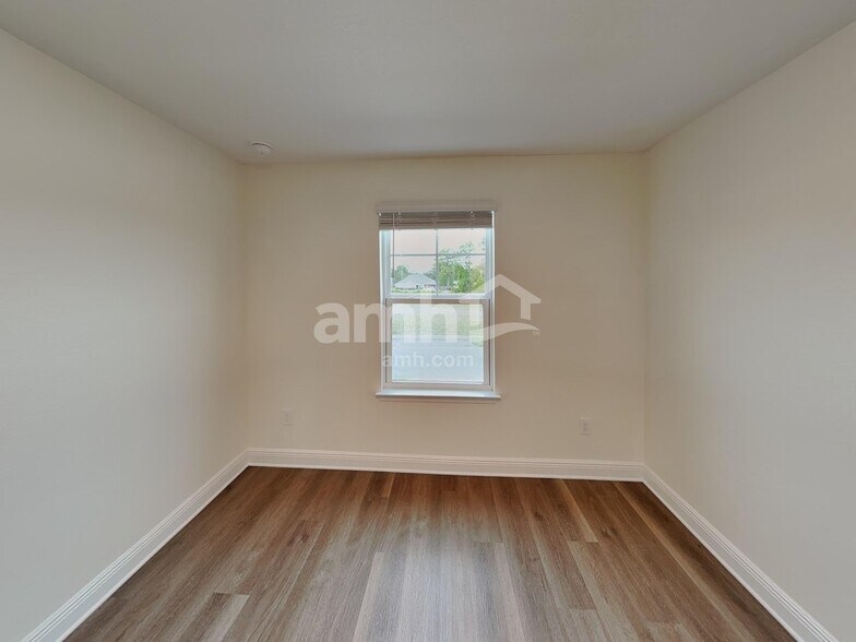 Building Photo - 5986 Pinewood Ests Dr