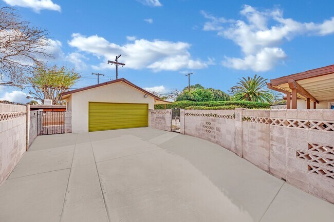 Building Photo - Mid-Century Modern Gem in Historic McNeil ...