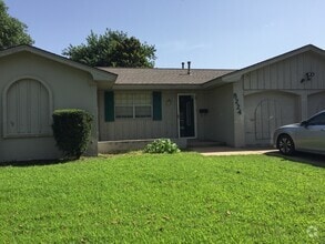 Building Photo - 8224 NW 28th Terrace