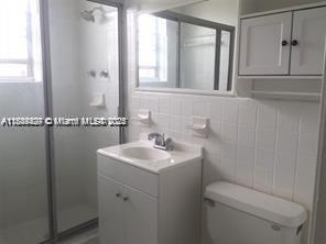 Building Photo - 250 S Shore Dr