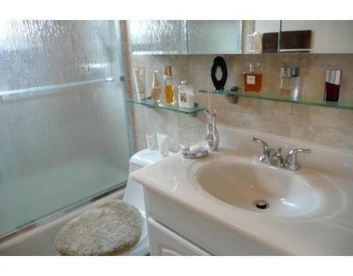 Building Photo - 92 Emerson Gardens Rd