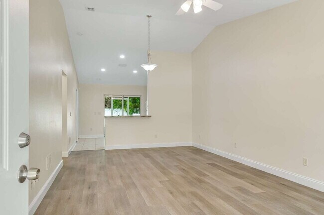 Building Photo - 51 Wellwood Ln