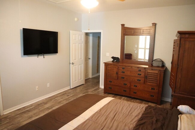 Building Photo - 4 Bed 2.5 Home in San Marcos, TX