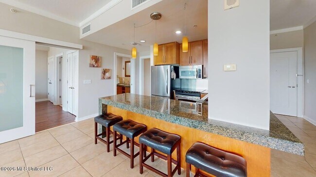 Building Photo - 2060 Beach Blvd