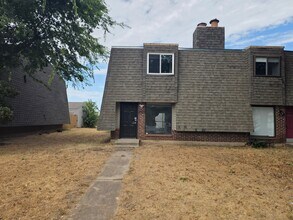 Building Photo - 1325 Eastgate Dr