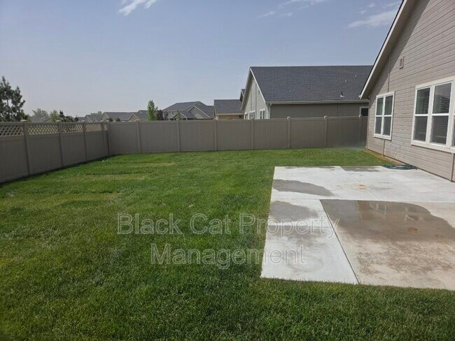 Building Photo - 10679 W New Berlin Dr