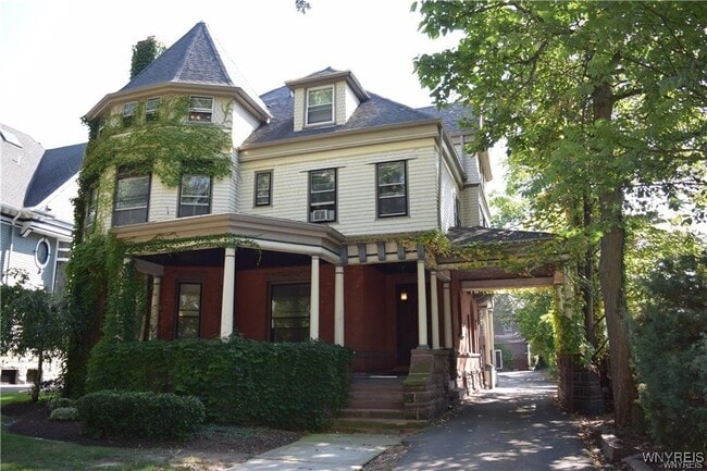 Primary Photo - 721 W Ferry St