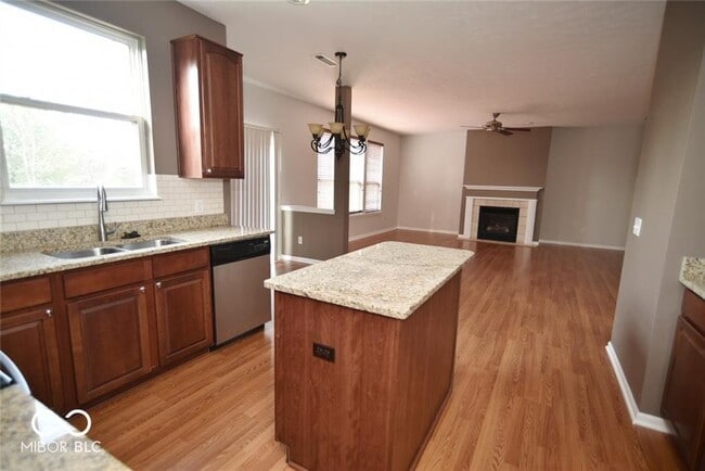 Building Photo - 5742 Cantigny Way N