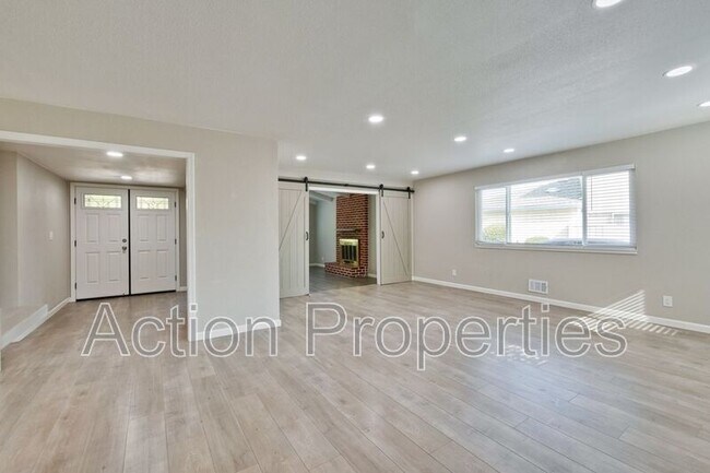 Building Photo - 560 Firloch Ave
