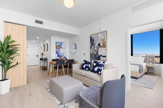 Building Photo - 225 N Miami Ave