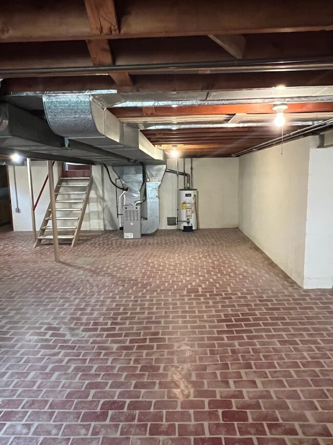 Building Photo - 6520 Diana Dr
