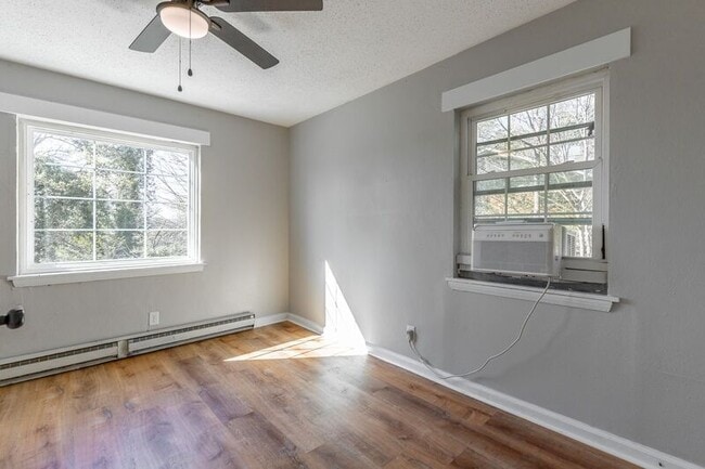 Building Photo - 1010 Glenwood Dr