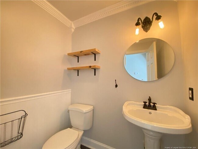 Building Photo - 462 Crown Point