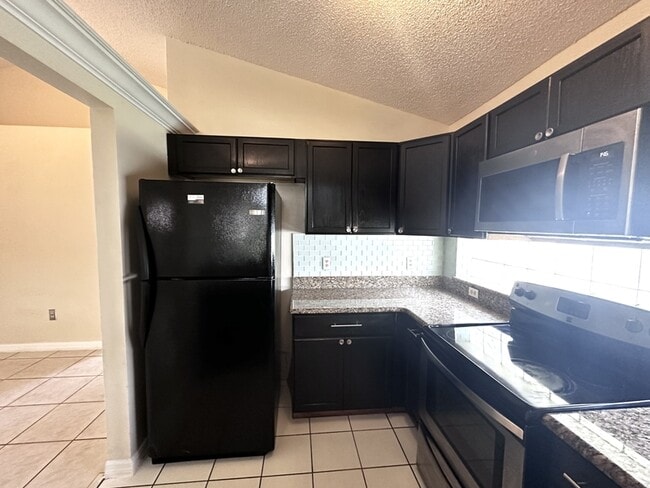 Building Photo - 9606 Chandon Dr