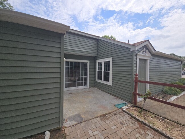 Building Photo - 5360 Chatham Hall Dr