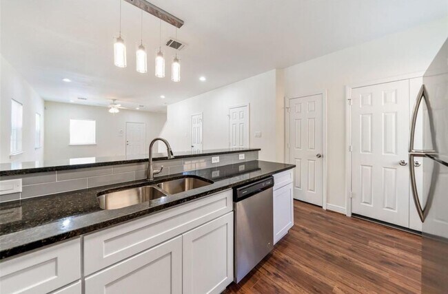 Building Photo - 5007 Mallow St