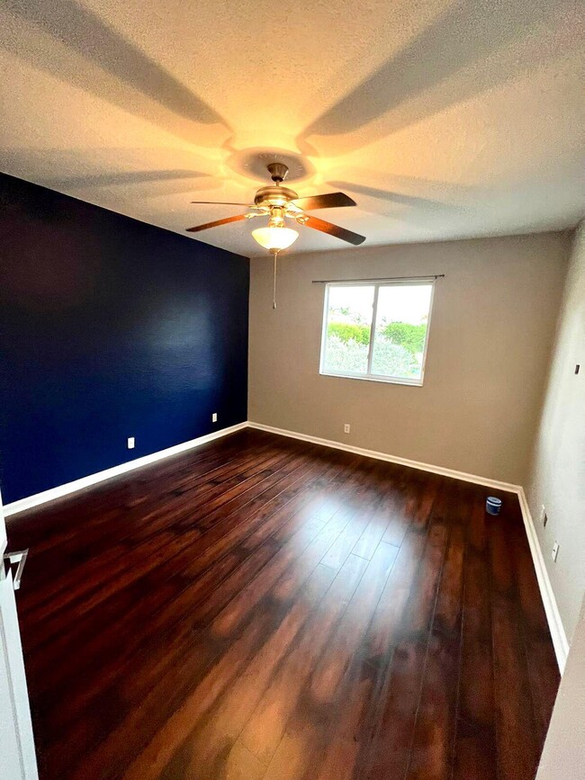 Building Photo - 2072 Oakhurst Way