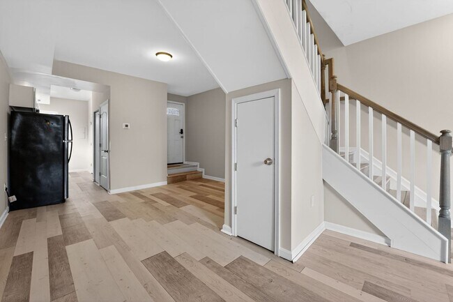 Building Photo - 2 bed 1.5 bath rowhome in Baltimore!