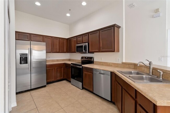 Building Photo - 6484 S Goldenrod Rd