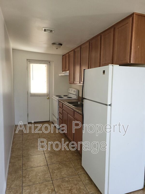 Building Photo - 861 S Stapley Dr