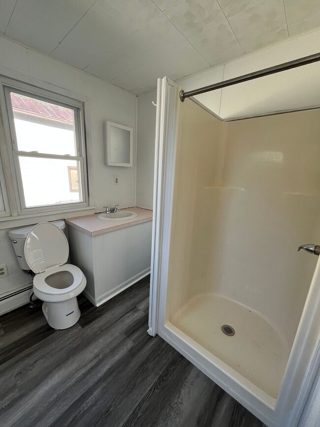 Building Photo - 3 Bedroom, 2 Bathroom Single Family Home i...