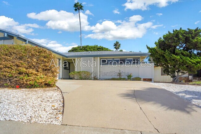 Building Photo - 5633 Scripps St