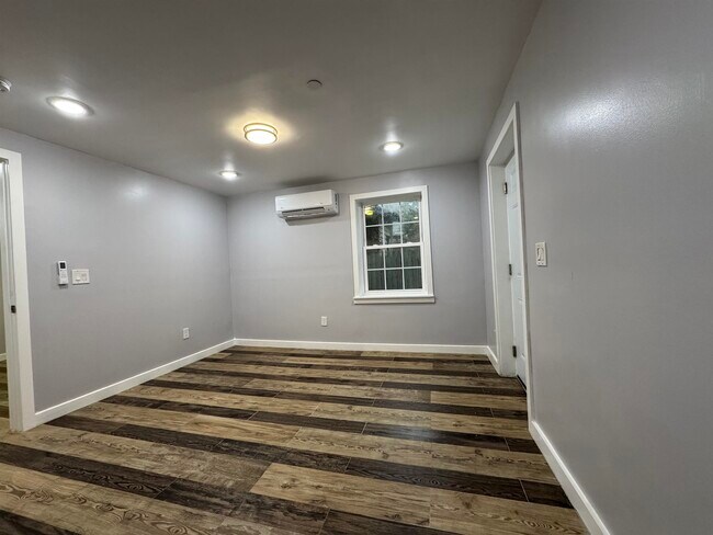 Building Photo - 102 Old Bergen Rd