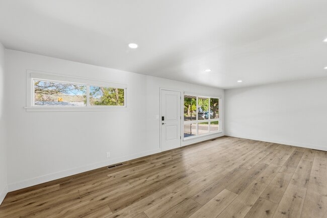 Building Photo - 1153 Buccaneer Dr