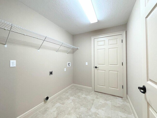 Building Photo - 8225 SW 135th Street Rd