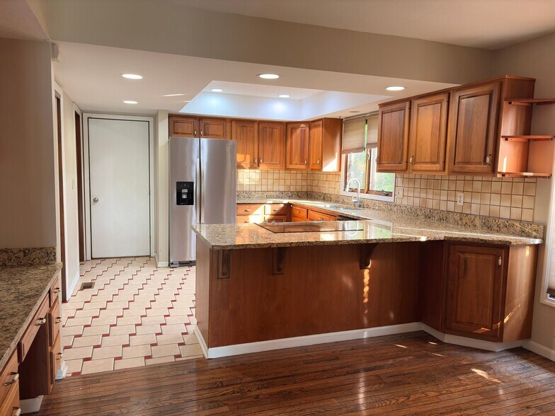 Building Photo - 5990 Kirkwall Ct W