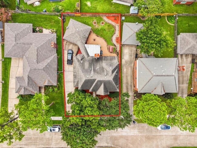 Building Photo - 17335 Meadow Heights Dr