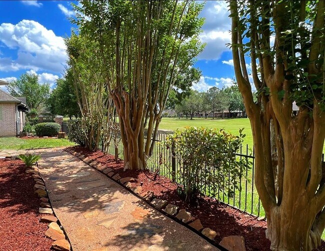 Building Photo - 16 Kelliwood Ct Cir
