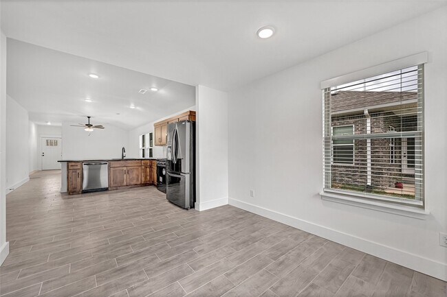 Building Photo - 2031 Bluebonnet Ln
