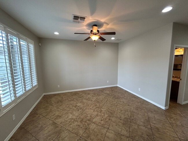 Building Photo - 5411 W Rowel Rd