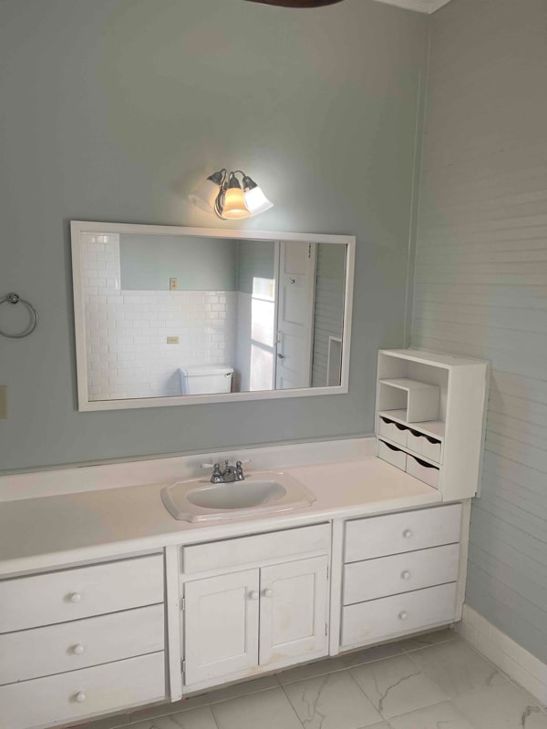 Building Photo - 162 Johnson St