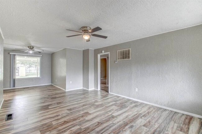 Building Photo - 1911 NW Smith Ave