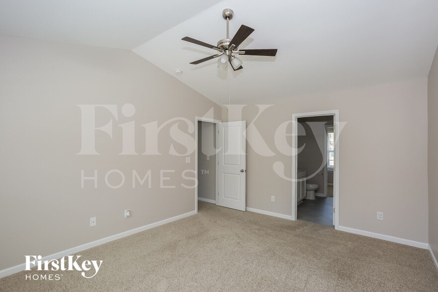 Building Photo - 413 Bennington Dr