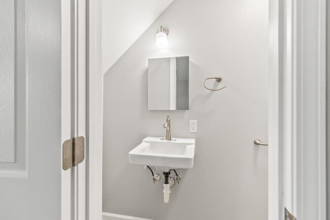 Building Photo - 407 Park Ave