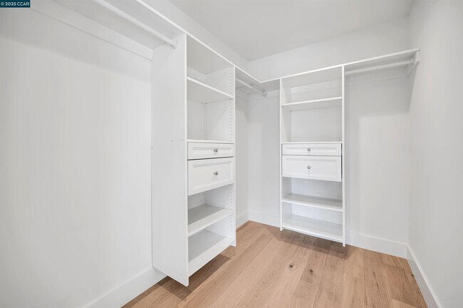 Building Photo - 226 Alderbrook Pl