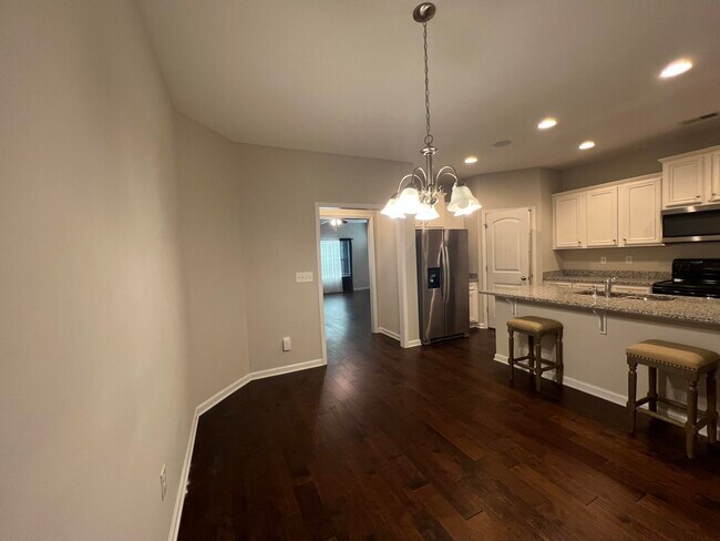 Building Photo - 3177 Mayflower Ln