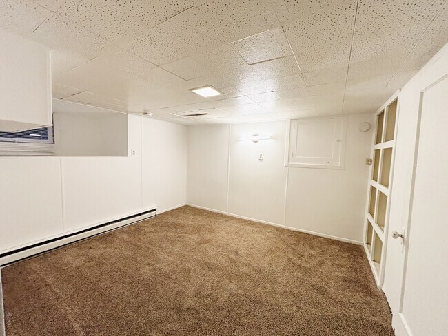 Building Photo - 925 Wilson Ave S