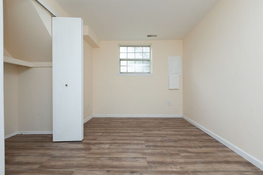 Building Photo - 9752 Early Spring Way