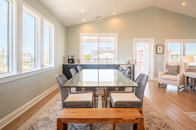 Building Photo - PERFECT BEACH GETAWAY - AVAILABLE MID-DECE...