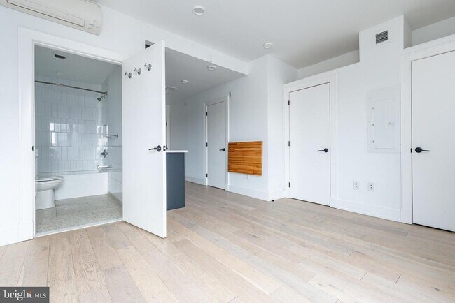 Building Photo - 965 Frankford Ave