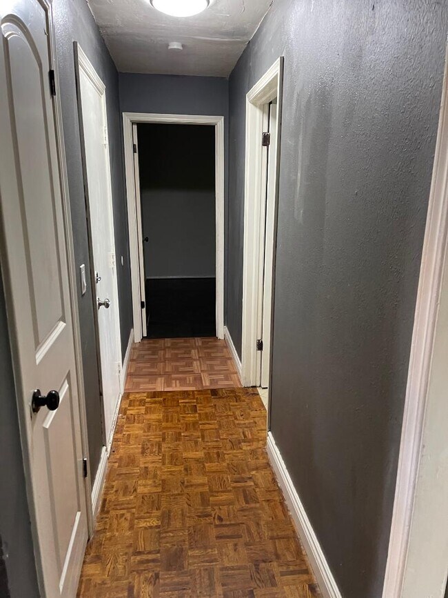 Building Photo - 7204 N Norman Rd